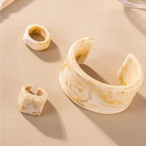 NWOT-Chic 3-Piece Resin Square Ring And Bangle In Milk Coffee Gradient